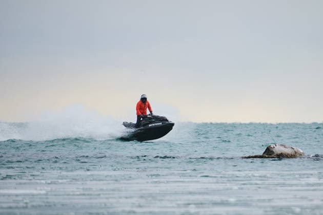 January 1, 2026, Toronto, On, Canada: A jet-ski passes by as people take part in a New Year s Day polar bear dip at Sunnyside beach in Toronto, on Thursday, Jan. 1, 2026. Toronto Canada  - ZUMAc35_ 20260101_zaf_c35_034 Copyright: xSammyxKoganx