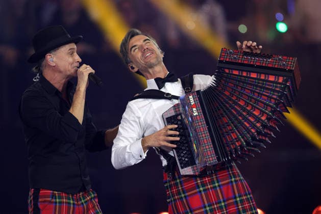Silvester Schlagerboom 2026 live Die Wunderlichtershow Florian Silbereisen im Schottenrock plays harmonica together with Christian Blüm from the Cologne dialect band Brings Silvester Schlagerboom 2026 on December 31, 2025 in the basketball arena of FC Bayern Munich, BMW Park Munich