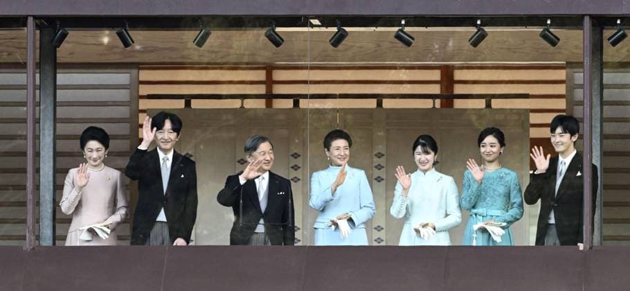 New Year greeting event at Japan s Imperial Palace Japanese Emperor Naruhito (3rd from L), Empress Masako (C) and their daughter Princess Aiko (3rd from R) wave to well-wishers from a balcony at the Imperial Palace in Tokyo during a New Year greeting event on Jan. 2, 2026. Also attending are Crown Prince Fumihito (2nd from L), Crown Princess Kiko (far L), their daughter Princess Kako (2nd from R) and their son Prince Hisahito.  A14AA0005146709P
