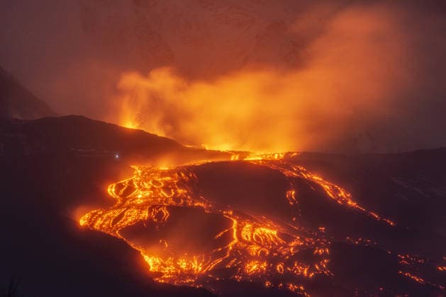 Mount Etna lava flow continues as new fissure opens on eastern flank CATANIA, ITALY - JANUARY 02: Volcanic activity continues at Mount Etna after late December 2025 paroxysms at the North-East Crater in Catania, Italy on January 02, 2026. Although explosive activity at the summit has decreased, a new eruptive fissure opens on January 1, 2026, at about 2,000 meters on the volcano’s eastern flank, generating a lava flow into the Valle del Bove. Experts monitor the lateral effusive activity, which remains distant from populated areas and poses no immediate threat. The VONA alert level stays at orange, and Catania International Airport remains fully operational with no impact on air traffic. Photo taken from Zafferana Etnea, near Catania. Salva  Copyright: x2026xAnadoluxSalvatorexAllegrax