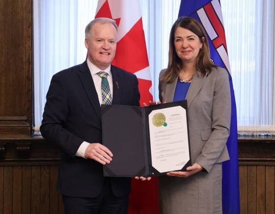 January 2, 2026, Calgary, Ab, Canada: Alberta MLA Grant Hunter, left, poses with Alberta Premier Danielle Smith after being sworn-in as the new Minister of Environment and Protected Areas at McDougall Centre in Calgary on Friday, Jan. 2, 2026. Calgary Canada  - ZUMAc35_ 20260102_zaf_c35_002 Copyright: xGavinxYoungx