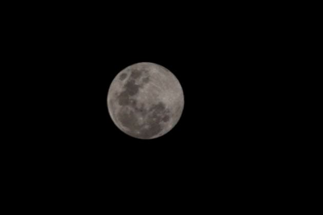 January 2, 2026, Chalco, State Of Mexico, Mexico: The new year 2026 began with one of the most striking and luminous natural phenomena: the Full Moon, or Super Wolf Moon. This winter phenomenon occurs when the moon is closer to Earth than usual, making it fully visible to the naked eye from Chalco, State of Mexico, without the need for telescopes or similar devices. The name Wolf Moon has several origins. Some say it s because wolves howl more when this natural satellite is visible; a Sioux legend refers to it as the moon when wolves run together, just to mention a few possible origins of the name. Chalco Mexico - ZUMAp204 20260102_zip_p204_009 Copyright: xJosuexPerezx