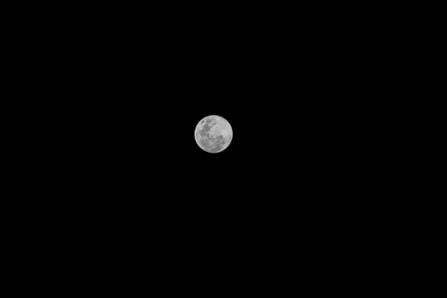 January 2, 2026, Chalco, State Of Mexico, Mexico: The new year 2026 began with one of the most striking and luminous natural phenomena: the Full Moon, or Super Wolf Moon. This winter phenomenon occurs when the moon is closer to Earth than usual, making it fully visible to the naked eye from Chalco, State of Mexico, without the need for telescopes or similar devices. The name Wolf Moon has several origins. Some say it s because wolves howl more when this natural satellite is visible; a Sioux legend refers to it as the moon when wolves run together, just to mention a few possible origins of the name. Chalco Mexico - ZUMAp204 20260102_zip_p204_016 Copyright: xJosuexPerezx
