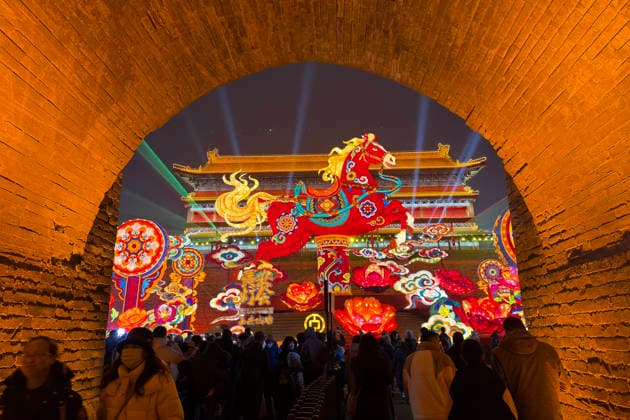 XI AN, CHINA - JANUARY 02: People view lantern displays during 2026 Xi an City Wall Lantern Festival on January 2, 2026 in Xi an, Shaanxi Province of China. The 2026 Xi an City Wall Lantern Festival was launched on New Year s Day, extending its radiance for an unprecedented 81 days until March 22.  Copyright: xVCGx 111613059203