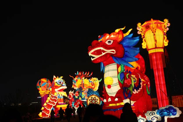 XI AN, CHINA - JANUARY 02: People view lantern displays during 2026 Xi an City Wall Lantern Festival on January 2, 2026 in Xi an, Shaanxi Province of China. The 2026 Xi an City Wall Lantern Festival was launched on New Year s Day, extending its radiance for an unprecedented 81 days until March 22.  Copyright: xVCGx 111613059285