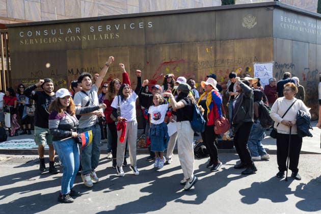 January 3, 2026, Mexico City, Mexico: Demonstration held outside the Embassy of the United States of America in Mexico City, where participants denounced the invasion of Venezuela by the DONALD TRUMP administration and demanded the release of President NICOLAS MADURO MOROS and CILIA FLORES, First Lady. Mexico City Mexico - ZUMAl178 20260103_znp_l178_028 Copyright: xCristianxLeyvax