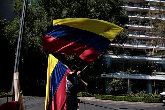 January 4, 2026, Mexico, Cdmx, Mexico: Yesterday, the U.S. government captured Venezuelan President NICOLAS MADURO on orders from DONALD TRUMP. Today, the Venezuelan community living in Mexico took to the streets of Polanco (one of the country s most exclusive neighborhoods) with flags to express their gratitude for President TRUMP S actions in South America. Currently, Vice President DELSY RODRIGUEZ has assumed power in Venezuela due to this conflict, which was instigated by the U.S. government with the clear objective of seizing control of Venezuelan oil. Mexico Mexico - ZUMAp204 20260104_zip_p204_003 Copyright: xJosuexPerezx