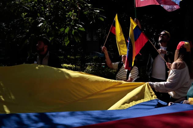 January 4, 2026, Mexico, Cdmx, Mexico: Yesterday, the U.S. government captured Venezuelan President NICOLAS MADURO on orders from DONALD TRUMP. Today, the Venezuelan community living in Mexico took to the streets of Polanco (one of the country s most exclusive neighborhoods) with flags to express their gratitude for President TRUMP S actions in South America. Currently, Vice President DELSY RODRIGUEZ has assumed power in Venezuela due to this conflict, which was instigated by the U.S. government with the clear objective of seizing control of Venezuelan oil. Mexico Mexico - ZUMAp204 20260104_zip_p204_024 Copyright: xJosuexPerezx