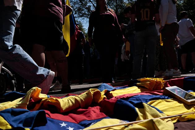 January 4, 2026, Mexico, Cdmx, Mexico: Yesterday, the U.S. government captured Venezuelan President NICOLAS MADURO on orders from DONALD TRUMP. Today, the Venezuelan community living in Mexico took to the streets of Polanco (one of the country s most exclusive neighborhoods) with flags to express their gratitude for President TRUMP S actions in South America. Currently, Vice President DELSY RODRIGUEZ has assumed power in Venezuela due to this conflict, which was instigated by the U.S. government with the clear objective of seizing control of Venezuelan oil. Mexico Mexico - ZUMAp204 20260104_zip_p204_046 Copyright: xJosuexPerezx
