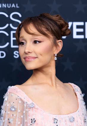 January 4, 2026, Los Angeles, California, USA: Ariana Grande on the red carpet of the 31st Critics Choice Awards on Sunday January 4, 2026 at the Barker Hanger in Santa Monica, California. JAVIER ROJAS PI Los Angeles USA - ZUMAp124 20260104_zaa_p124_016 Copyright: xJavierxRojasx