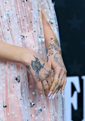 January 4, 2026, Los Angeles, California, USA: Ariana Grande on the red carpet of the 31st Critics Choice Awards on Sunday January 4, 2026 at the Barker Hanger in Santa Monica, California. JAVIER ROJAS PI Los Angeles USA - ZUMAp124 20260104_zaa_p124_020 Copyright: xJavierxRojasx
