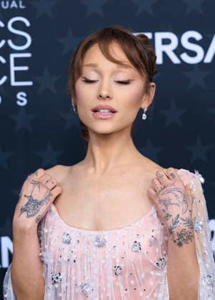 January 4, 2026, Los Angeles, California, USA: Ariana Grande on the red carpet of the 31st Critics Choice Awards on Sunday January 4, 2026 at the Barker Hanger in Santa Monica, California. JAVIER ROJAS PI Los Angeles USA - ZUMAp124 20260104_zaa_p124_023 Copyright: xJavierxRojasx
