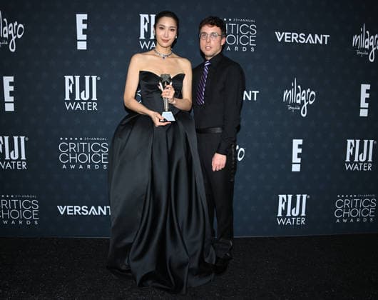 31st Annual Critics Choice Awards - Pressroom Ejae and Mark Sonnenblick in the press room at the 31st Annual Critics Choice Awards held at Barker Hanger on January 4, 2026 in Santa Monica, Ca. Santa Monica Barker Hanger California USA Copyright: xTammiexArroyox xAFF-USA.comx