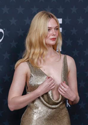 January 5, 2026, Santa Monica, California, USA: Elle Fanning on the red carpet of the 31st Critics Choice Awards on Sunday January 4, 2026 at the Barker Hanger in Santa Monica, California. BURT HARRIS BNS PI Santa Monica USA - ZUMAp124 20260105_zaa_p124_007 Copyright: xBurtxHarrisx