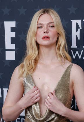 January 5, 2026, Santa Monica, California, USA: Elle Fanning on the red carpet of the 31st Critics Choice Awards on Sunday January 4, 2026 at the Barker Hanger in Santa Monica, California. BURT HARRIS BNS PI Santa Monica USA - ZUMAp124 20260105_zaa_p124_011 Copyright: xBurtxHarrisx