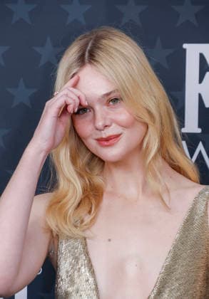 January 5, 2026, Santa Monica, California, USA: Elle Fanning on the red carpet of the 31st Critics Choice Awards on Sunday January 4, 2026 at the Barker Hanger in Santa Monica, California. BURT HARRIS BNS PI Santa Monica USA - ZUMAp124 20260105_zaa_p124_013 Copyright: xBurtxHarrisx