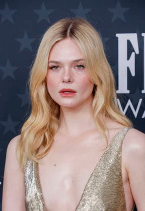 January 5, 2026, Santa Monica, California, USA: Elle Fanning on the red carpet of the 31st Critics Choice Awards on Sunday January 4, 2026 at the Barker Hanger in Santa Monica, California. BURT HARRIS BNS PI Santa Monica USA - ZUMAp124 20260105_zaa_p124_016 Copyright: xBurtxHarrisx
