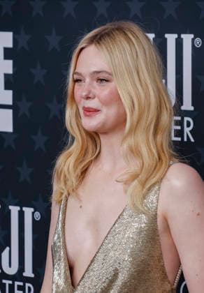 January 5, 2026, Santa Monica, California, USA: Elle Fanning on the red carpet of the 31st Critics Choice Awards on Sunday January 4, 2026 at the Barker Hanger in Santa Monica, California. BURT HARRIS BNS PI Santa Monica USA - ZUMAp124 20260105_zaa_p124_020 Copyright: xBurtxHarrisx