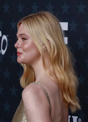 January 5, 2026, Santa Monica, California, USA: Elle Fanning on the red carpet of the 31st Critics Choice Awards on Sunday January 4, 2026 at the Barker Hanger in Santa Monica, California. BURT HARRIS BNS PI Santa Monica USA - ZUMAp124 20260105_zaa_p124_022 Copyright: xBurtxHarrisx