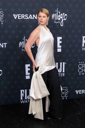January 4, 2026, Santa Monica, California, USA: Jessie Buckley on the red carpet of the 31st Critics Choice Awards on Sunday January 4, 2026 at the Barker Hanger in Santa Monica, California. JAVIER ROJAS PI Santa Monica USA - ZUMAp124 20260104_zaa_p124_119 Copyright: xJavierxRojasx
