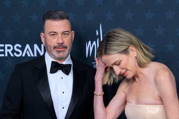 January 4, 2026, Santa Monica, California, USA: Jimmy Kimmel and Molly McNearney on the red carpet of the 31st Critics Choice Awards on Sunday January 4, 2026 at the Barker Hanger in Santa Monica, California. JAVIER ROJAS PI Santa Monica USA - ZUMAp124 20260104_zaa_p124_182 Copyright: xJavierxRojasx