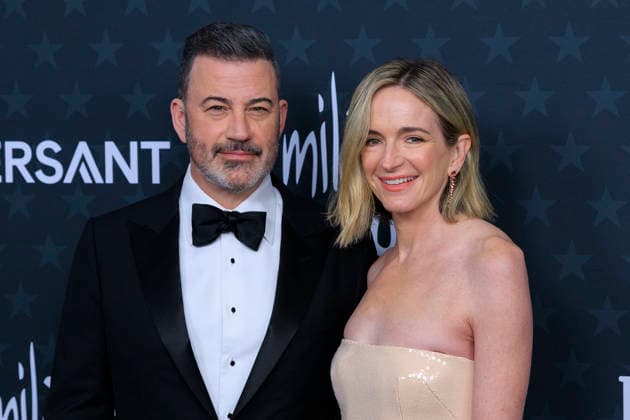 January 4, 2026, Santa Monica, California, USA: Jimmy Kimmel and Molly McNearney on the red carpet of the 31st Critics Choice Awards on Sunday January 4, 2026 at the Barker Hanger in Santa Monica, California. JAVIER ROJAS PI Santa Monica USA - ZUMAp124 20260104_zaa_p124_186 Copyright: xJavierxRojasx