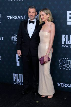 January 4, 2026, Santa Monica, California, USA: Jimmy Kimmel and Molly McNearney on the red carpet of the 31st Critics Choice Awards on Sunday January 4, 2026 at the Barker Hanger in Santa Monica, California. JAVIER ROJAS PI Santa Monica USA - ZUMAp124 20260104_zaa_p124_184 Copyright: xJavierxRojasx