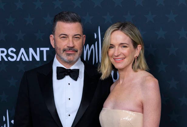 January 4, 2026, Santa Monica, California, USA: Jimmy Kimmel and Molly McNearney on the red carpet of the 31st Critics Choice Awards on Sunday January 4, 2026 at the Barker Hanger in Santa Monica, California. JAVIER ROJAS PI Santa Monica USA - ZUMAp124 20260104_zaa_p124_187 Copyright: xJavierxRojasx