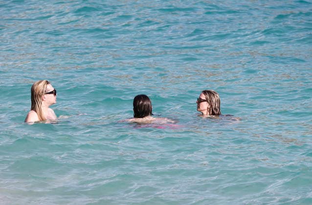 Heidi Klum And Tom Kaulitz Beachside - St Barths Heidi Klum and Tom Kaulitz seen enjoying the sun in Saint Barthelemy, France on January 4, 2026. Photo by ABACAPRESS.COM Saint Barthelemy France  Copyright: xABACAx