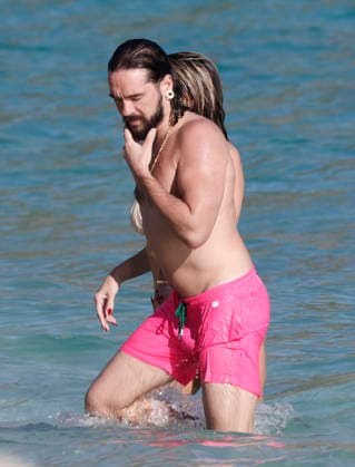 Heidi Klum And Tom Kaulitz Beachside - St Barths Heidi Klum and Tom Kaulitz seen enjoying the sun in Saint Barthelemy, France on January 4, 2026. Photo by ABACAPRESS.COM Saint Barthelemy France  Copyright: xABACAx
