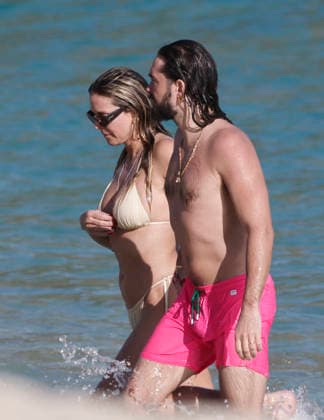 Heidi Klum And Tom Kaulitz Beachside - St Barths Heidi Klum and Tom Kaulitz seen enjoying the sun in Saint Barthelemy, France on January 4, 2026. Photo by ABACAPRESS.COM Saint Barthelemy France  Copyright: xABACAx
