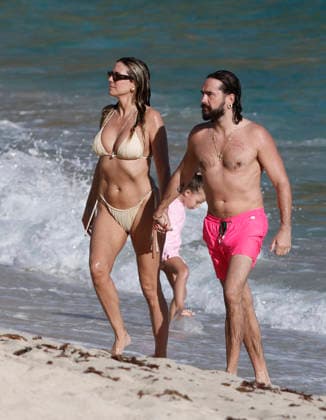 Heidi Klum And Tom Kaulitz Beachside - St Barths Heidi Klum and Tom Kaulitz seen enjoying the sun in Saint Barthelemy, France on January 4, 2026. Photo by ABACAPRESS.COM Saint Barthelemy France  Copyright: xABACAx