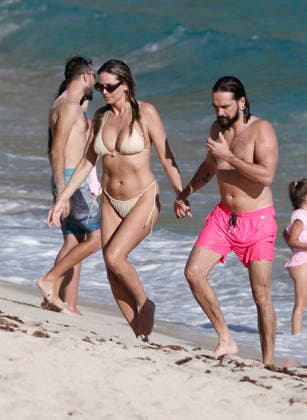 Heidi Klum And Tom Kaulitz Beachside - St Barths Heidi Klum and Tom Kaulitz seen enjoying the sun in Saint Barthelemy, France on January 4, 2026. Photo by ABACAPRESS.COM Saint Barthelemy France  Copyright: xABACAx