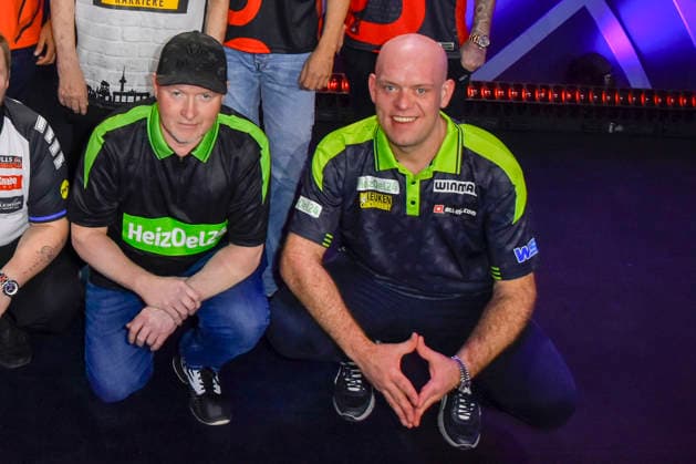 abb Joey The Irishman Kelly with Michael van Gerwen Winner Participant at the Celebrity Darts World Championship on Pro Sieben at the Maritim Hotel on 04 01 2026 in Bonn NRW Germany