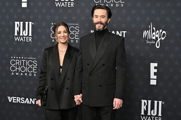 Kaley Cuoco und Tom Pelphrey bei der Verleihung der 31. Critics Choice Awards 2026 im Barker Hangar. Santa Monica, 04.01.2026 *** Kaley Cuoco and Tom Pelphrey at the 31 Critics Choice Awards 2026 at the Barker Hangar Santa Monica, 04 01 2026 Foto:xD.xStarbuckx xFuturexImagex critics_choice_6255