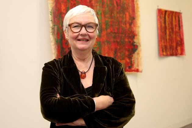 Neue Ausstellung mit Arbeiten von 18 Künstlern, die in der Kunststation Rheinelbe gewirkt haben im Justizzentrum Ückendorf in Gelsenkirchen ** NUR FÜR REDAKTIONELLE ZWECKE ** EDITORIAL USE ONLY **<p>Astrid Gullo vor Ihren Werken bei der Neuen Ausstellung mit Arbeiten von 18 Künstlern, die in der Kunststation Rheinelbe gewirkt haben am Montag den 05. Januar 2025 im Justizzentrum Ückendorf in Gelsenkirchen Foto : Frank Oppitz FUNKE Foto Services < p> Kultur, Kunst, Unterhaltung Deutschland NRW Gelsenkirchen Copyright: FrankxOppitz Copyright: FrankxOppitz doc8403ajvbb6hp6kurk2v ,EDITORIAL USE ONLY