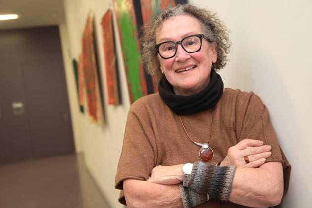 Neue Ausstellung mit Arbeiten von 18 Künstlern, die in der Kunststation Rheinelbe gewirkt haben im Justizzentrum Ückendorf in Gelsenkirchen ** NUR FÜR REDAKTIONELLE ZWECKE ** EDITORIAL USE ONLY **<p>Gerlind Koschatzki vor Ihren Werken bei der Neuen Ausstellung mit Arbeiten von 18 Künstlern, die in der Kunststation Rheinelbe gewirkt haben am Montag den 05. Januar 2025 im Justizzentrum Ückendorf in Gelsenkirchen Foto : Frank Oppitz FUNKE Foto Services < p> Kultur, Kunst, Unterhaltung Deutschland NRW Gelsenkirchen Copyright: FrankxOppitz Copyright: FrankxOppitz doc8403akdqnc71drv10hbx ,EDITORIAL USE ONLY