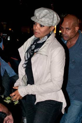 Janet Jackson beim spaeten Dinner in Berlin Janet Jackson having dinner at Di sushi restaurant on Kurfuerstendamm street. Credit Ben Vogt WENN.com, Berlin, Germany WENN 9408987.jpg