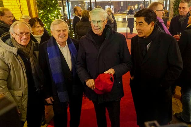 cntv Eugen Block with ex soccer player Bernd Wehmeyer Harry Baehre HSV and Tashi Takang Hotel Director of the Grand ElysÃ e Hamburg at the New Years Reception Punch under the Roof 2026 at the Hotel Grand Elysee in Hamburg Hamburg Germany