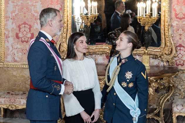 King Felipe VI, Queen Letizia, and Princess Leonor, during the Military Easter, at the Royal Palace, on January 6, 2026, in Madrid Spain The Military Easter is a ceremony that celebrates the recovery of the Menorcan town of Mahon on January 6, 1782, which was in the hands of the English, during which a balance of the vicissitudes of the previous year is made and the lines of action to be developed in the following year are marked During the ceremony, honors are rendered with the national anthem and a 21-gun salute, and King Felipe VI passes review Subsequently, the imposition of military decorations is made to those civilians and members of the Armed Forces who have earned them during the past year 06 JANUARY 2026 Diego Radamés POOL 06 01 Copyright: xDiegoxRadamà s POOLx 7200054