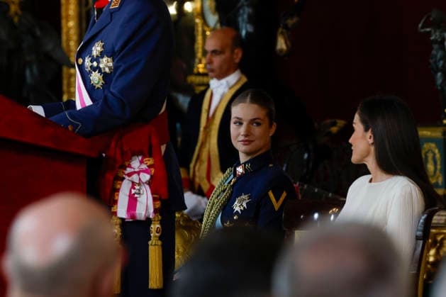 The King and Princess preside over the Military Easter at the Royal Palace in Madrid Princess Leonor and Queen Letizia, during the Military Easter, at the Royal Palace, on January 6, 2026, in Madrid Spain The Military Easter is a ceremony that celebrates the recovery of the Menorcan town of Mahón on January 6, 1782, which was in the hands of the English, during which a balance of the vicissitudes of the previous year is made and the lines of action that will be developed in the following year are marked During the act, honors are rendered by means of the national anthem and a salvo of 21 cannon shots, and King Felipe VI passes review Subsequently, the imposition of military decorations is made to those civilians and members of the Armed Fo Copyright: xPOOL EFEx 7200108