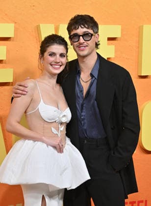 Netflix™s ˜People We Meet On Vacation™ Premiere Emily Bader and Tom Blyth arriving to Netflix™™s People We Meet On Vacation™? premiere held at The Egyptian Theatre Hollywood on January 6, 2026 in Hollywood, Ca. Hollywood The Egyptian Theatre Hollywood California USA Copyright: xLisaxOConnor xAFF-USA.COMx