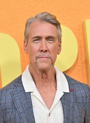 Netflix™s ˜People We Meet On Vacation™ Premiere Alan Ruck arriving to Netflix™™s People We Meet On Vacation™? premiere held at The Egyptian Theatre Hollywood on January 6, 2026 in Hollywood, Ca. Hollywood The Egyptian Theatre Hollywood California USA Copyright: xLisaxOConnor xAFF-USA.COMx
