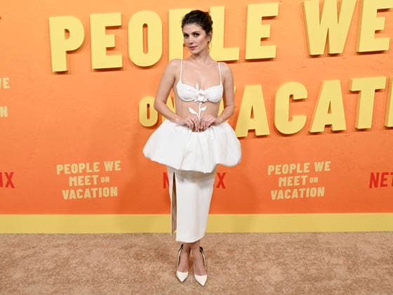 January 6, 2026, Los Angeles, California, USA: American actress EMILY BADER attends the Netflix red carpet premiere of People We Meet On Vacation. Los Angeles USA - ZUMAb173 20260106_aap_b173_045 Copyright: xBillyxBennightx