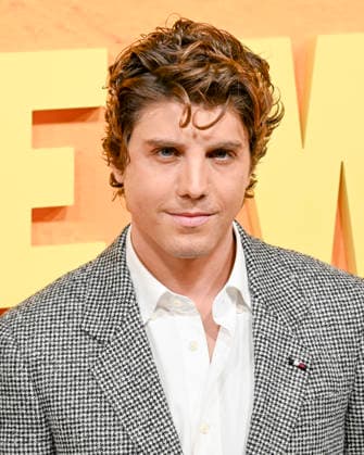 January 6, 2026, Los Angeles, California, USA: American actor Lucas Gage attends the Netflix red carpet premiere of People We Meet On Vacation. Los Angeles USA - ZUMAb173 20260106_aap_b173_065 Copyright: xBillyxBennightx