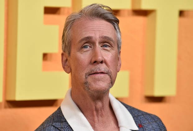 Netflix™s ˜People We Meet On Vacation™ Premiere Alan Ruck arriving to Netflix™™s People We Meet On Vacation™? premiere held at The Egyptian Theatre Hollywood on January 6, 2026 in Hollywood, Ca. Hollywood The Egyptian Theatre Hollywood California USA Copyright: xLisaxOConnor xAFF-USA.COMx