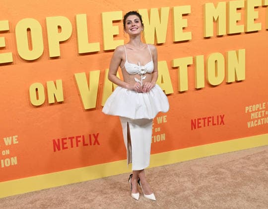 Netflix™s ˜People We Meet On Vacation™ Premiere Emily Bader arriving to Netflix™™s People We Meet On Vacation™? premiere held at The Egyptian Theatre Hollywood on January 6, 2026 in Hollywood, Ca. Hollywood The Egyptian Theatre Hollywood California USA Copyright: xLisaxOConnor xAFF-USA.COMx