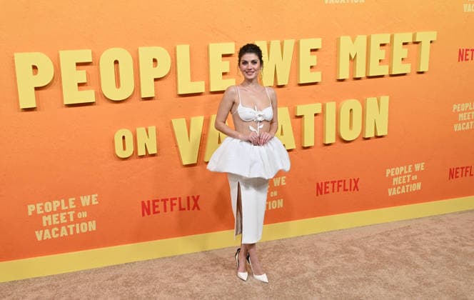 Netflix™s ˜People We Meet On Vacation™ Premiere Emily Bader arriving to Netflix™™s People We Meet On Vacation™? premiere held at The Egyptian Theatre Hollywood on January 6, 2026 in Hollywood, Ca. Hollywood The Egyptian Theatre Hollywood California USA Copyright: xLisaxOConnor xAFF-USA.COMx