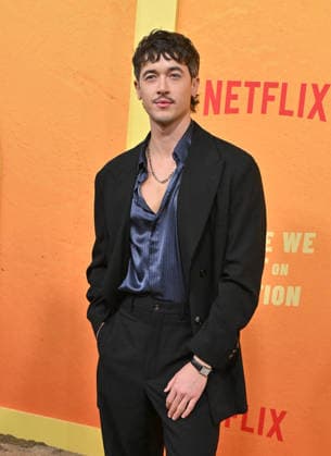 Netflix™s ˜People We Meet On Vacation™ Premiere Tom Blyth arriving to Netflix™™s People We Meet On Vacation™? premiere held at The Egyptian Theatre Hollywood on January 6, 2026 in Hollywood, Ca. Hollywood The Egyptian Theatre Hollywood California USA Copyright: xLisaxOConnor xAFF-USA.COMx