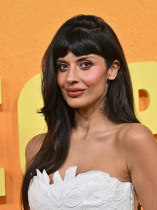 Netflix™s ˜People We Meet On Vacation™ Premiere Jameela Jamil arriving to Netflix™™s People We Meet On Vacation™? premiere held at The Egyptian Theatre Hollywood on January 6, 2026 in Hollywood, Ca. Hollywood The Egyptian Theatre Hollywood California USA Copyright: xLisaxOConnor xAFF-USA.COMx